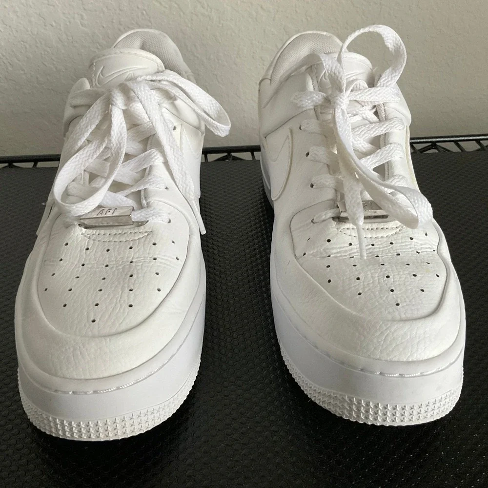 Nike Air Force 1 Sage Low Triple White Women 9.5 Platform Sneakers AR5339-100